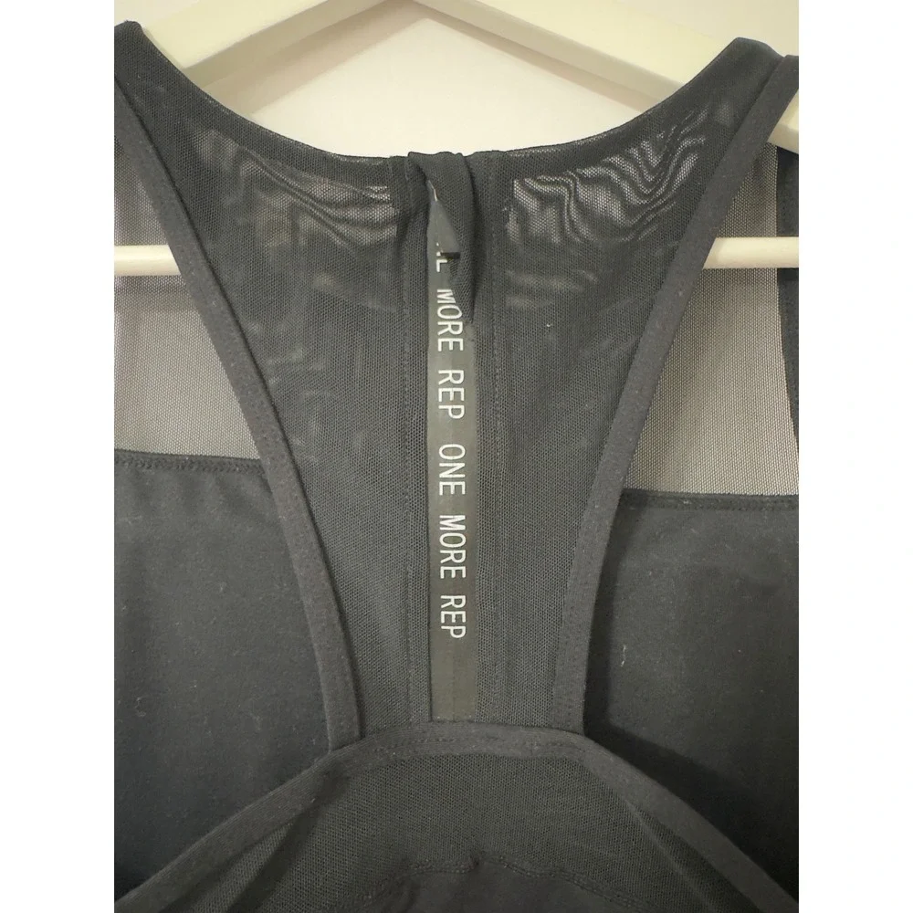 CYSM Black Mesh Racerback Zipper Front Sports Bra Women's Activewear Size‎ M